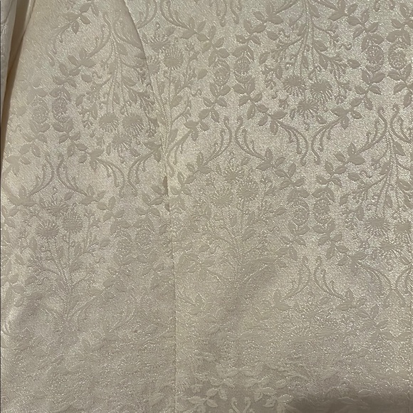 Apostrophe Cream coat with matching skirt with Faux Fur Collar - Picture 7 of 7